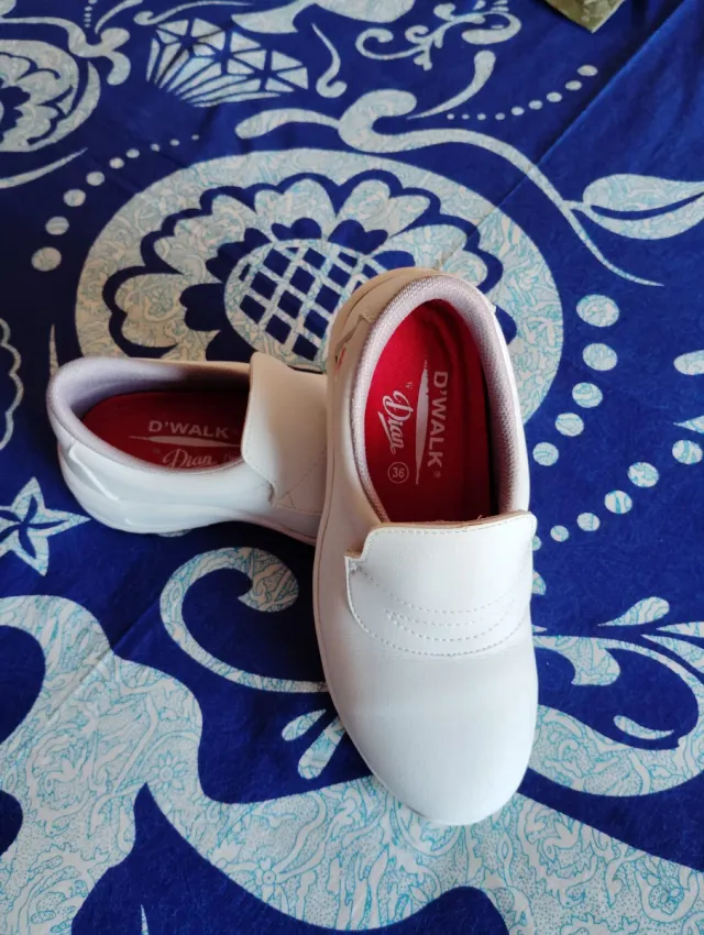Zapatos de trabajo blancos