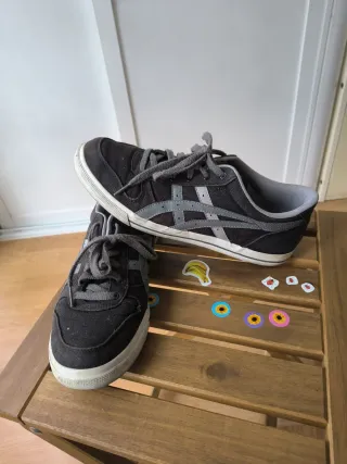 Zapatillas Asics Negras y Grises