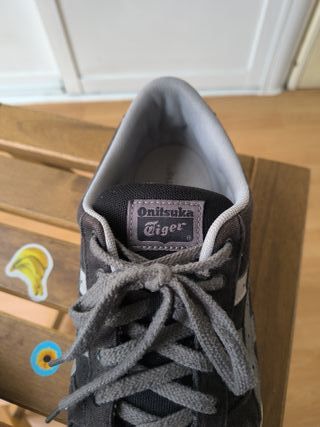 Zapatillas Asics Negras y Grises