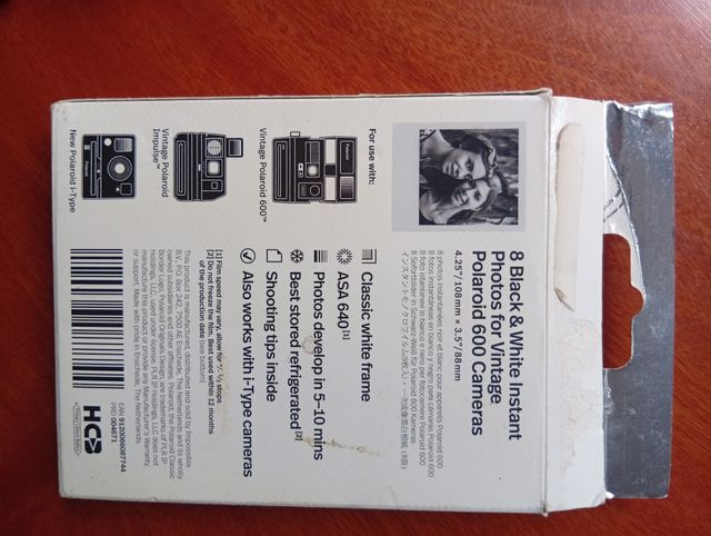 Cámara insta Polaroid 636 Close Up + cartucho ByN