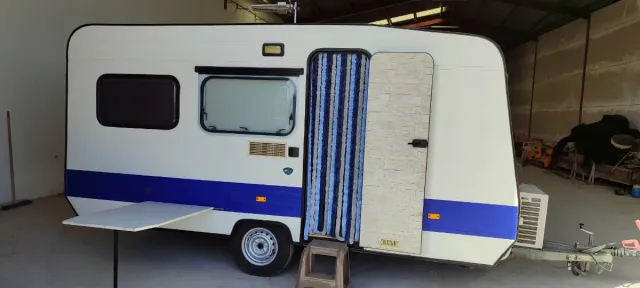 Caravana Adria menos de 750 kg, de 2 ambientes 
