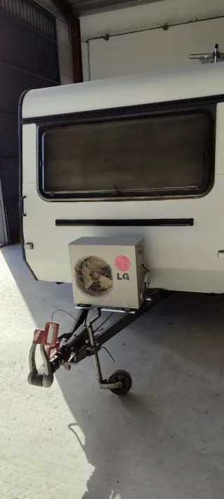 Caravana Adria menos de 750 kg, de 2 ambientes