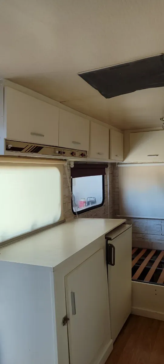 Caravana Adria menos de 750 kg, de 2 ambientes 