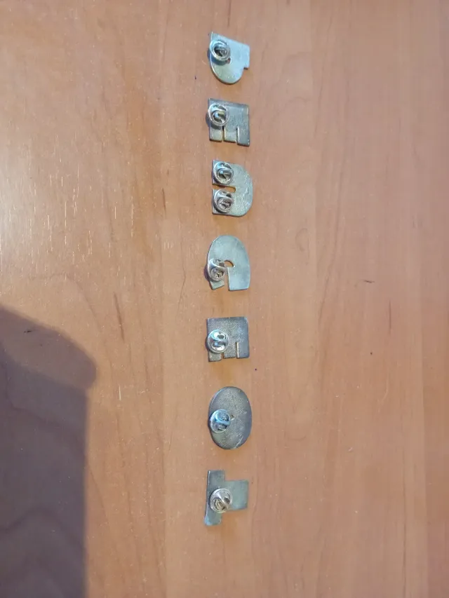 Lote de pines metalicos Peugeot.