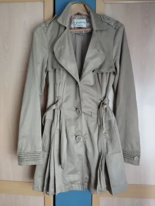 Gabardina beige dorado