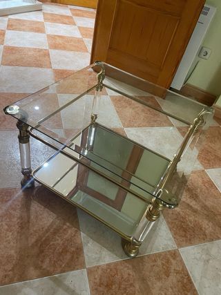 Mesa auxiliar cristal y metal dorada