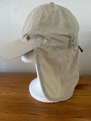 Gorra Columbia con capa
