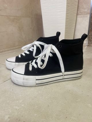 Zapatillas  tipo Converse plataforma negras