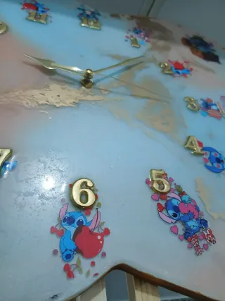 Reloj Decorativo Stich hecho  a mano con resina 