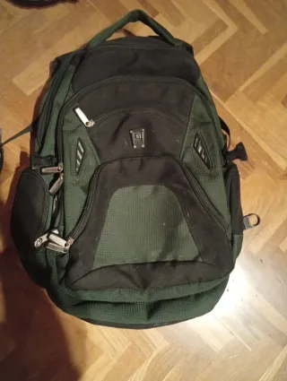 Mochila Totto 30L Negra y Verde