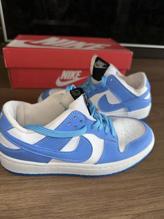 Deportivas Nike Air Jordan 1 Azul y Blanco