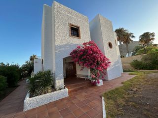 Chalet en alquiler en Carboneras