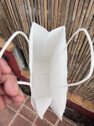 Bolsas de papel blancas para regalo.
Tengo 70 ...