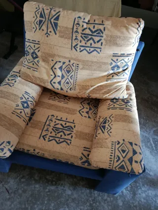 Sofá y sillón con estampado tribal