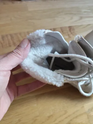 Botas niña beige con pelo