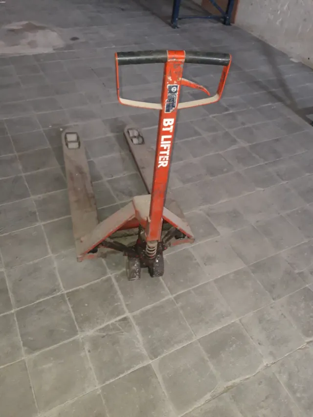 Transpaleta manual para reparar hidráulico