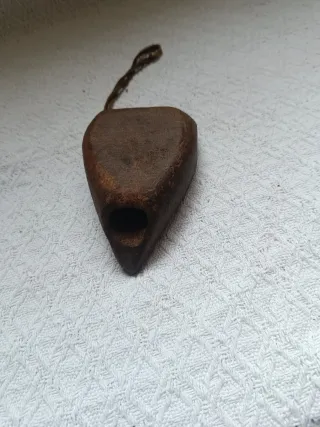 Zoqueta de madera artesanal