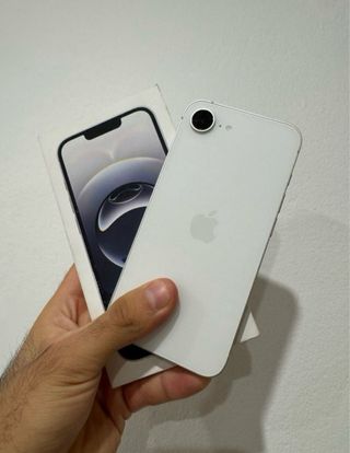 iPhone 16e 