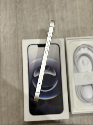 iPhone 16e 