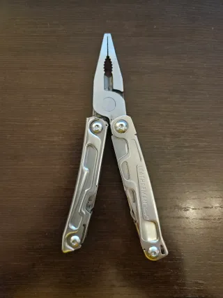 Leatherman Rev multiherramienta
