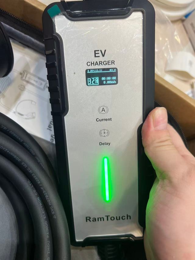 Caricabatteria per auto elettrica RAMtouch 7.4kW 6M