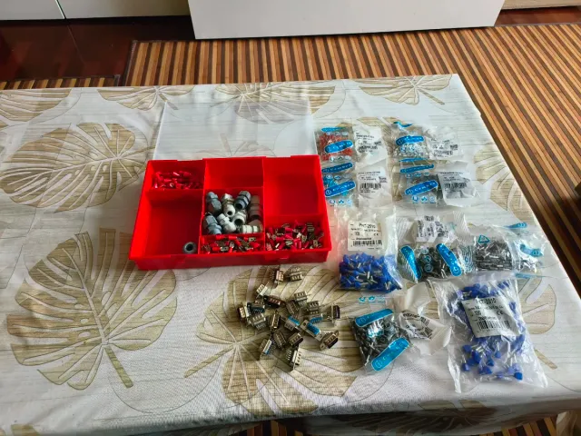 Material eléctrico surtido