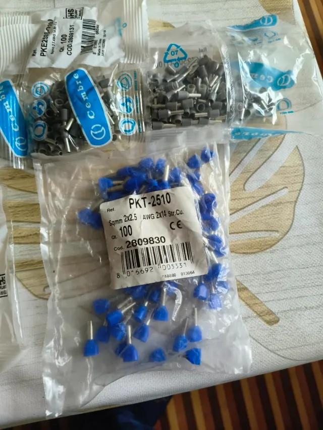 Material eléctrico surtido