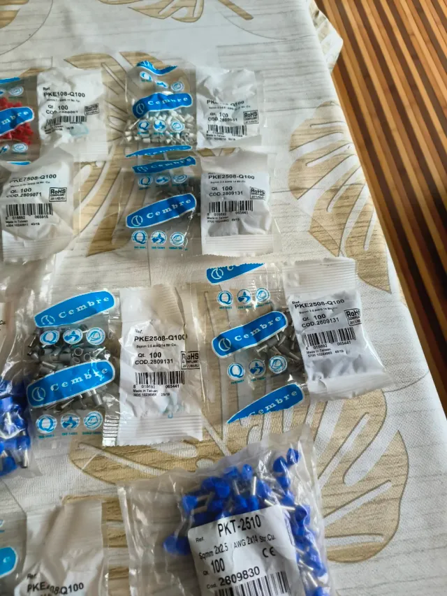 Material eléctrico surtido