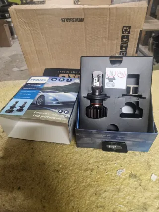 Lámpara Led Philips H4 
1 UNIDAD