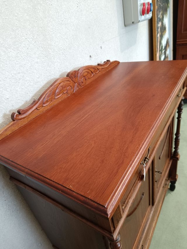 Mueble aparador de castaño