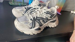 Zapatillas Fila Blancas y Negras