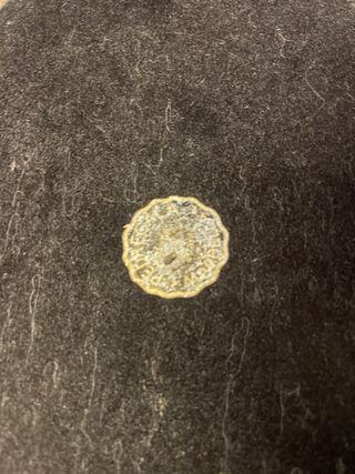 Pirámide y esferas de mineral