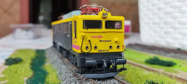 Locomotora Taxi Renfe 269