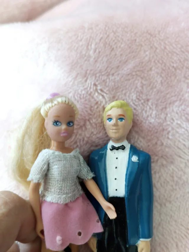 Muñecos Barbie y Ken finales 80