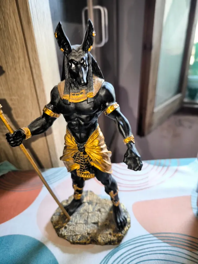 Figura Anubis Negra y Dorada