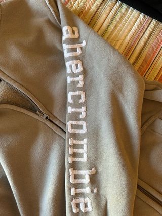 Sudadera Abercrombie con capucha gris . Talla 16 