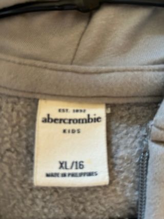 Sudadera Abercrombie con capucha gris . Talla 16 
