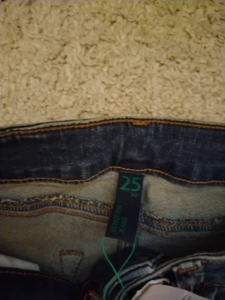 Vaqueros nuevos con etiqueta marca Benetton