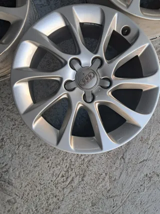 Llantas Audi a 4  del año 2013 de 5 tornillos 