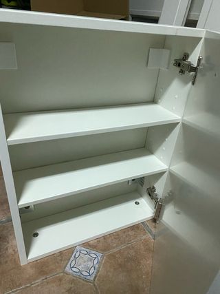 Mueble de baño azul o blanco con estantes