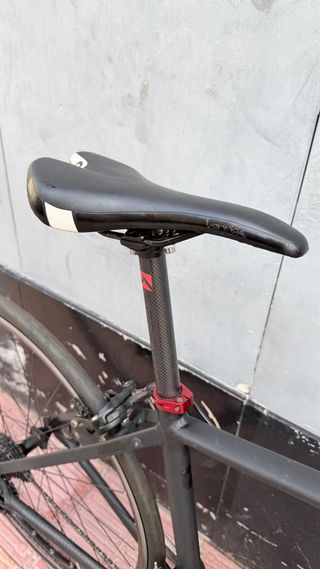 Bicicleta de carretera BTWIN Negra.