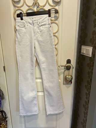 Pantalón blanco flare