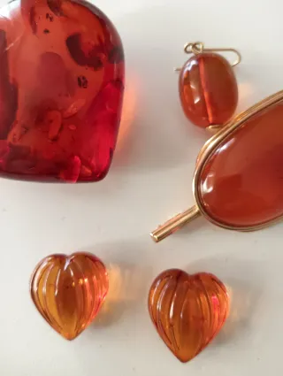 Ámbar natural corazón y otras piezas 