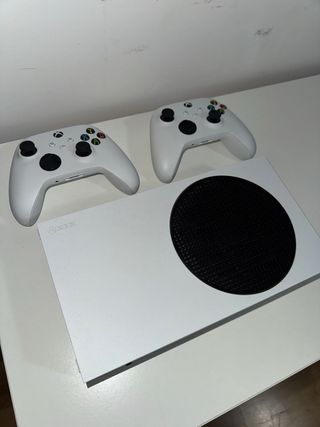Xbox Series S Blanca + 2 Mandos