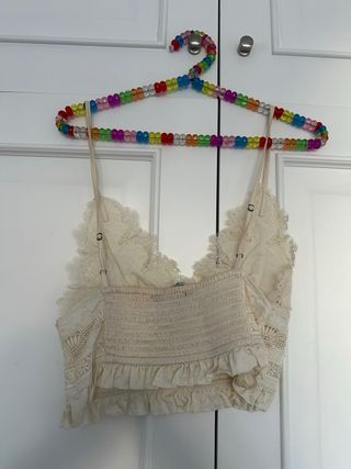 Top lencero Zara beige con encaje