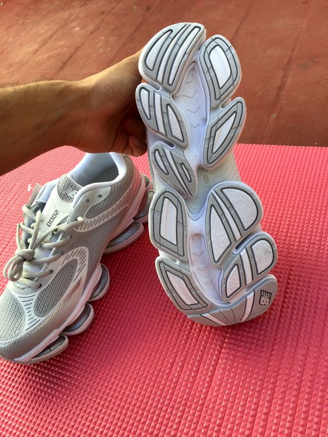 New Balance 2000 Grises y Blancas