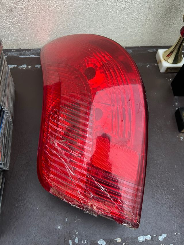 Óptica trasera izquierda Peugeot 308