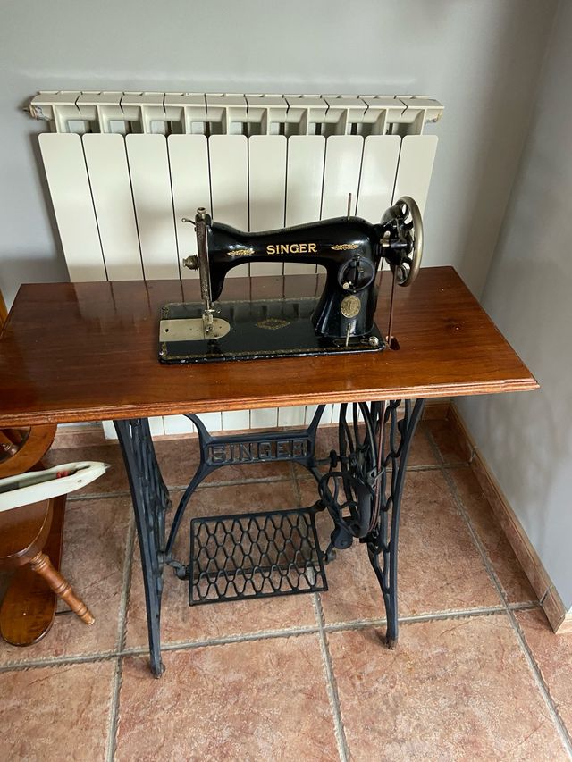 Antica macchina da cucire Singer