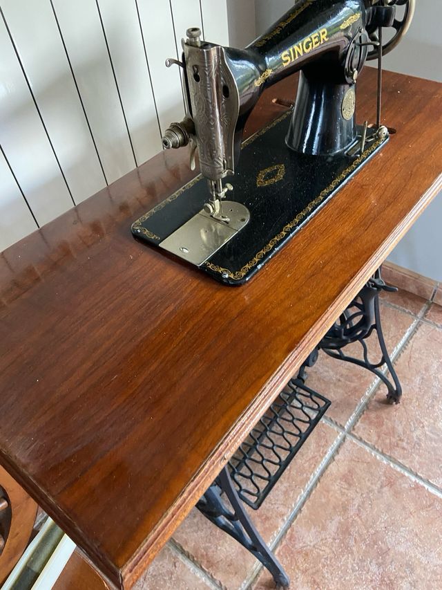 Antica macchina da cucire Singer