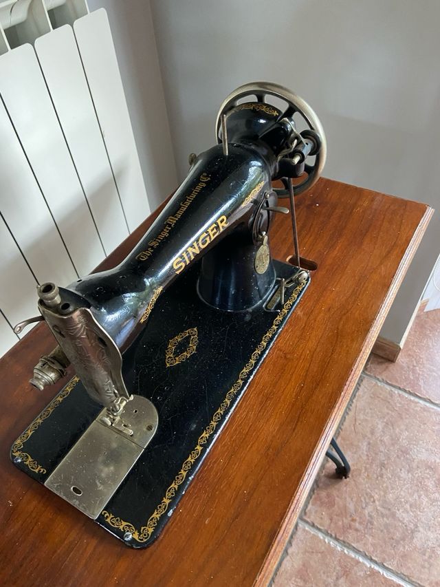 Antica macchina da cucire Singer